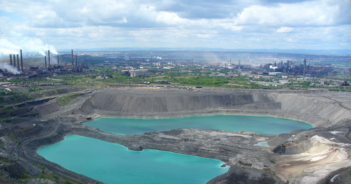 то что осталось от горы Магнитной после добычи 560 миллионов тонн руды