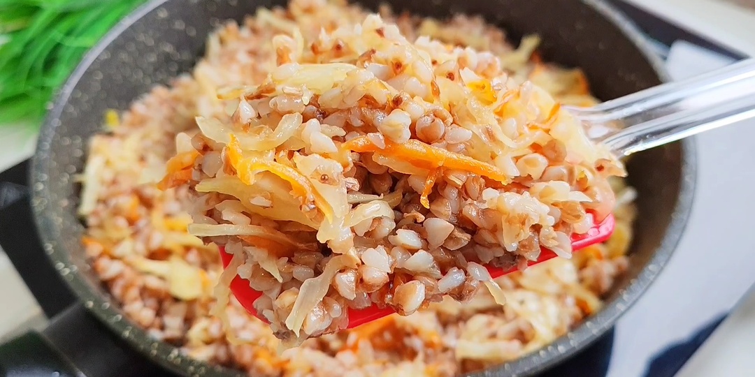 Гречка с капустой на сковороде вкусно и бюджетно в пост🥬