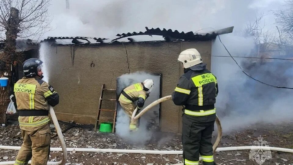 Один удлинитель спалил дом в Зимовниках из-за обогревателя и плиты