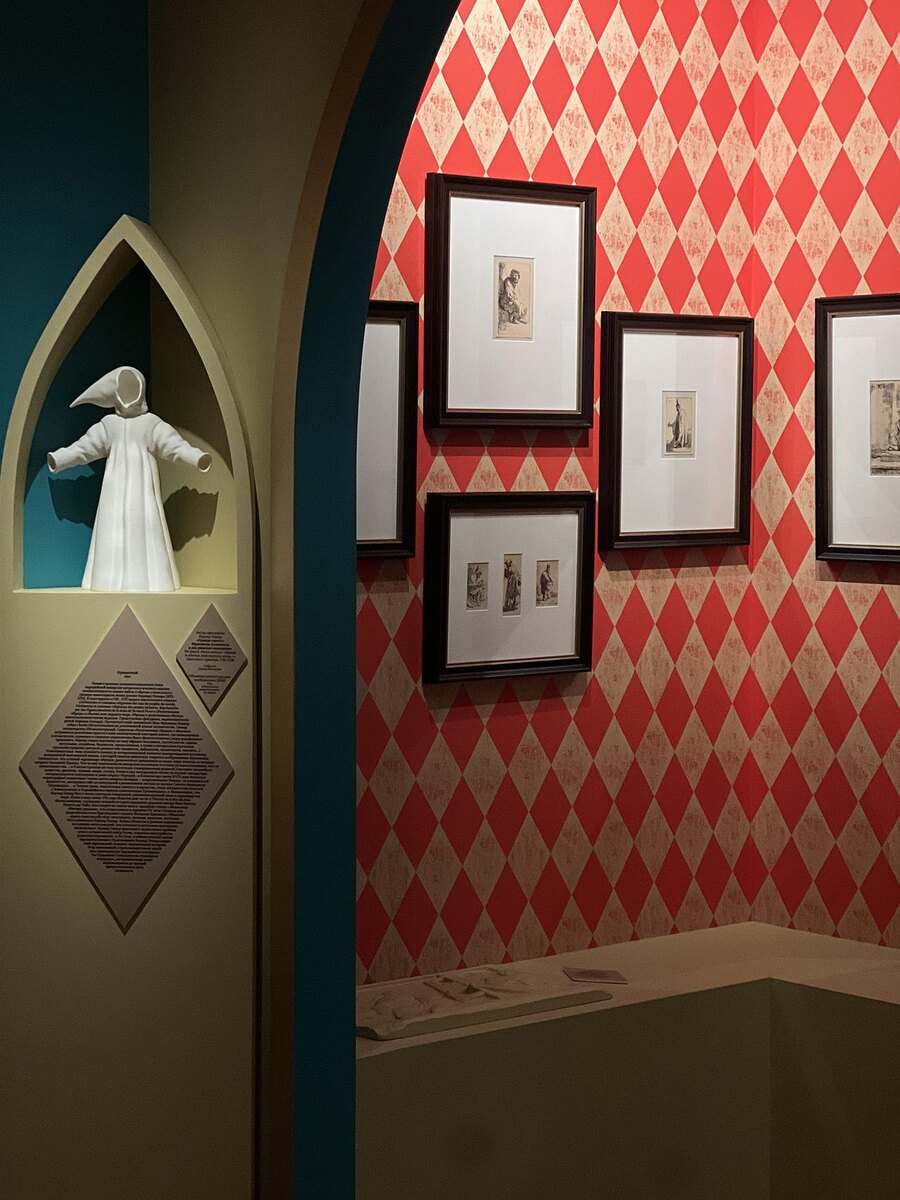 пресс-служба Центра Вознесенского📷Выставка «Король шутов и дураков»