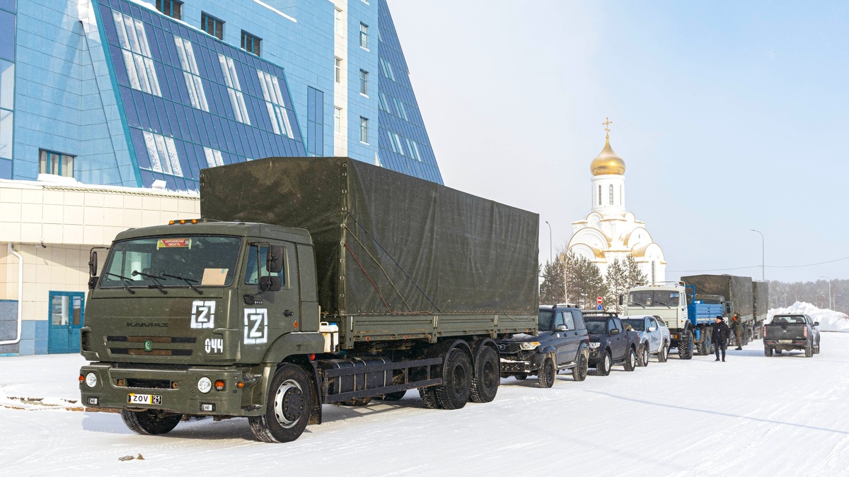    КАМАЗ, внедорожники и 60 тонн груза: из Сургута в зону СВО отправился 39-й конвой