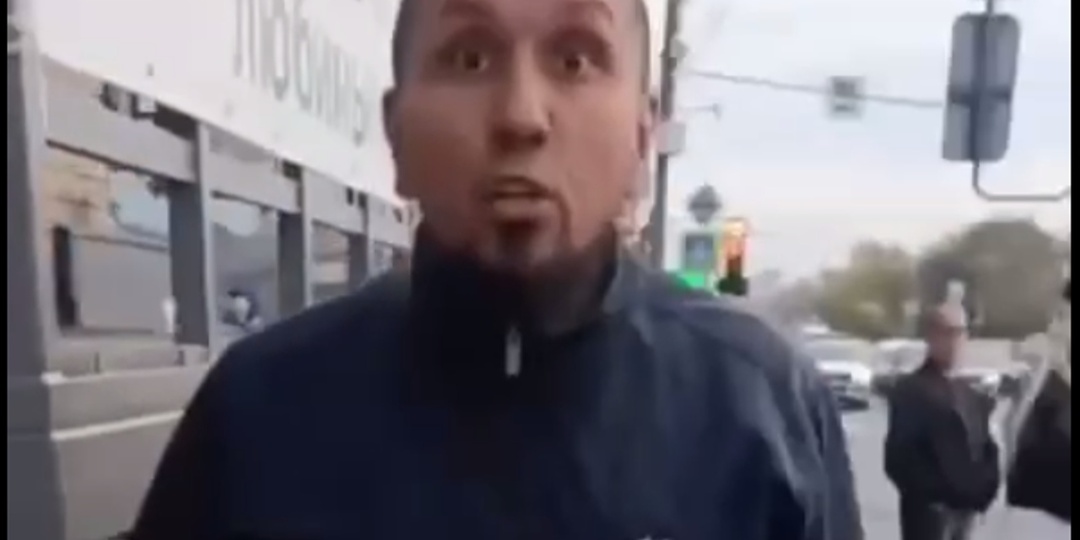 Наталья из Челябинска стала обвиняемой после нападения на нее Бабаджона за взгляд на его замотанную жену Мадину