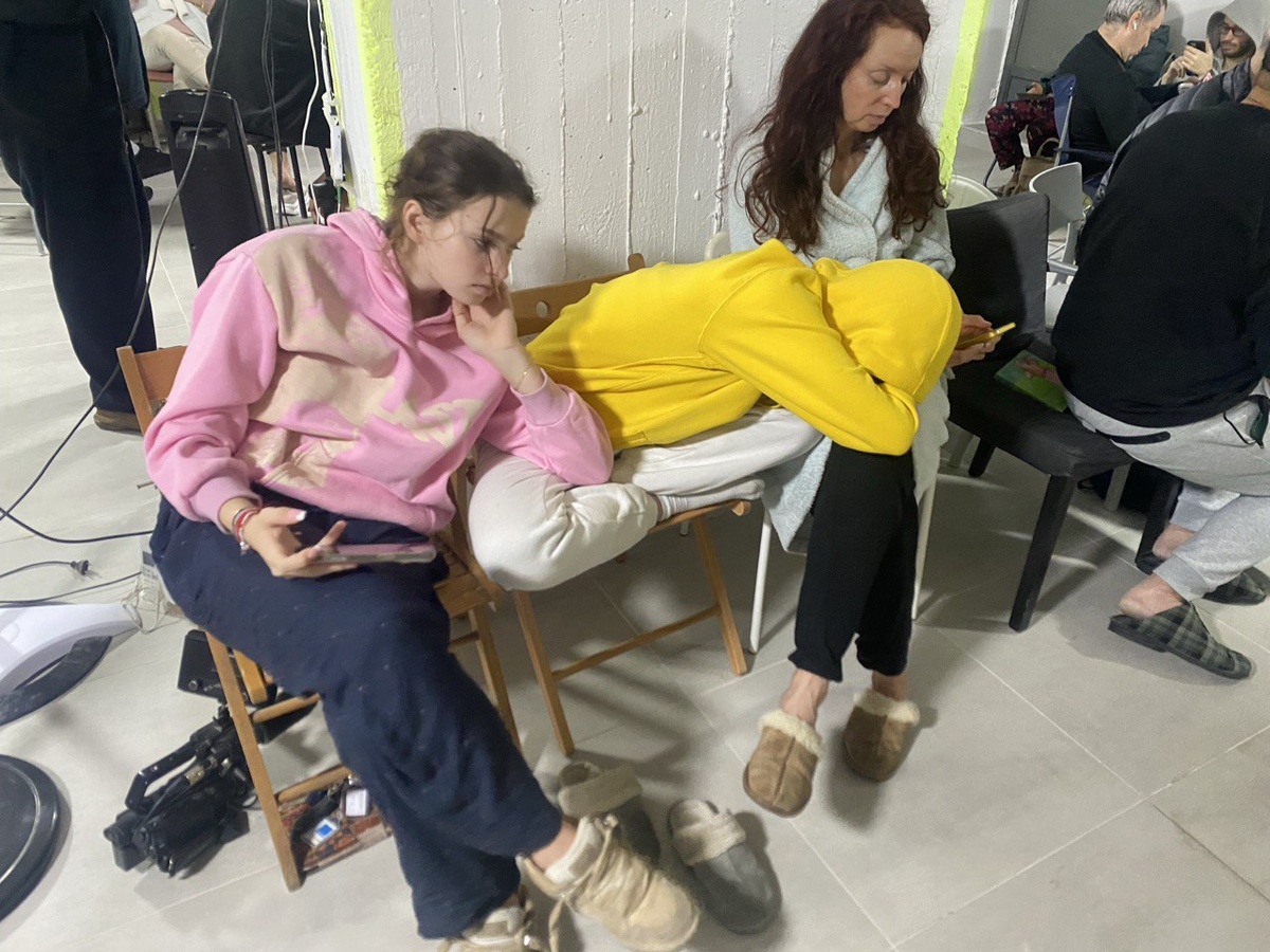    Израильтяне провели ночь в бомбоубежище