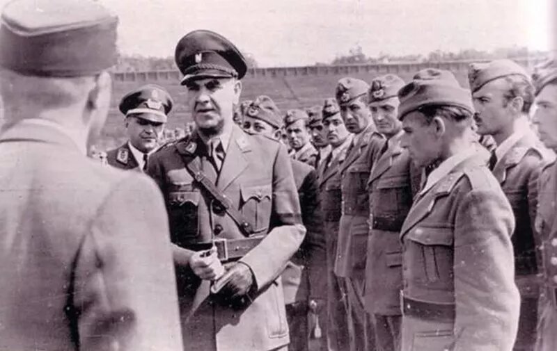 "Поглавник" Анте Павелич со своими "усташами"