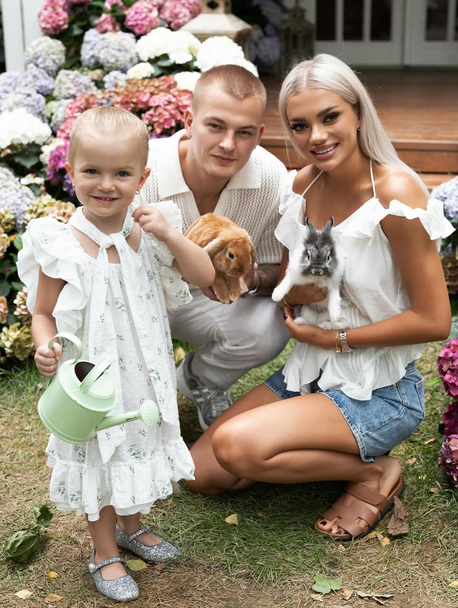    Екатерина Шкуро с экс-супругом и дочерью. Фото: Инстаграм (запрещен в РФ) @ekaterinashkuro