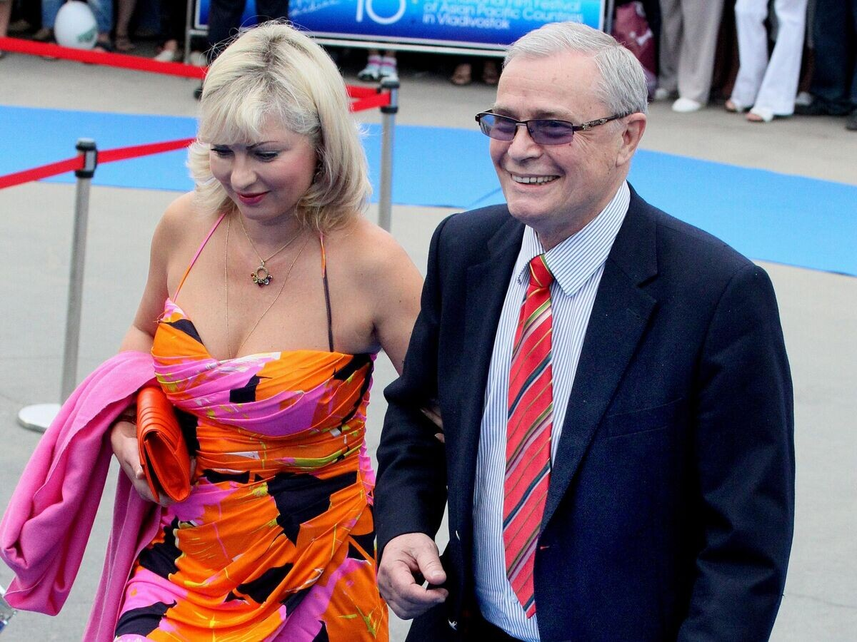 Заслуженный артист РФ Лев Прыгунов с супругой