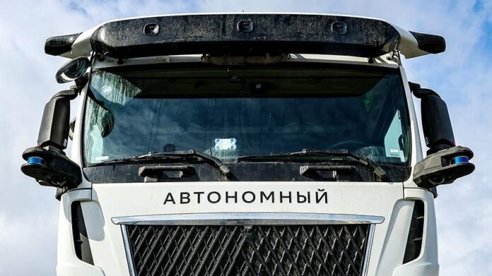    Беспилотные грузовики «Роботрак» на трассе М-11: конец традиционной дальнобойной романтики и начало эры сверхбыстрой доставки.