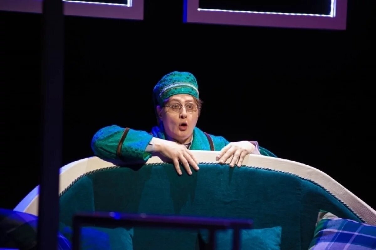    Приехал "закончить дни свои в покое", но все покушаются на его деньги