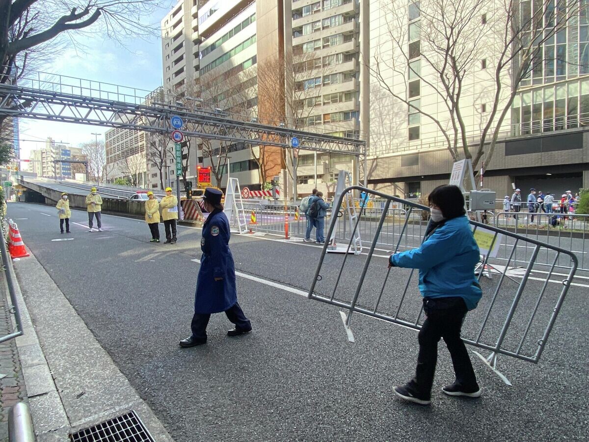    Перекрытие дорог перед началом Токийского марафона | © РИА Новости / Ксения Нака