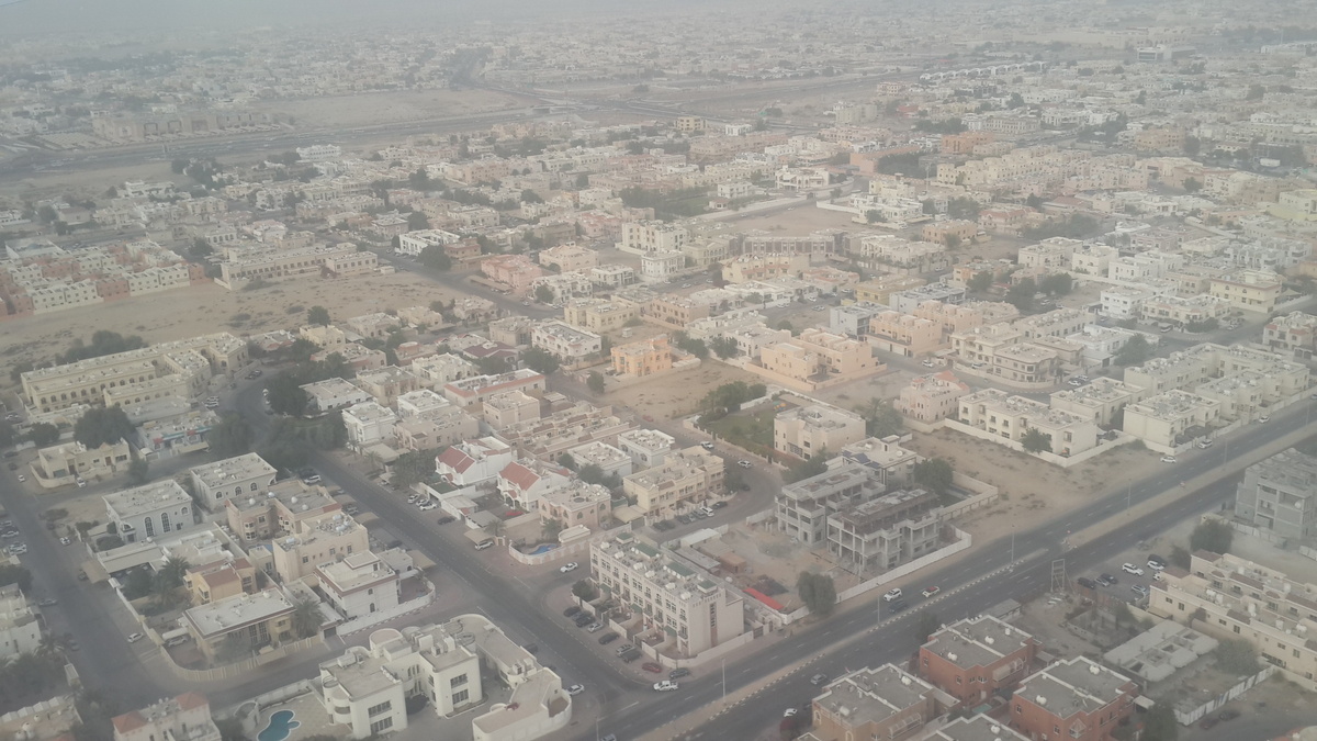 На подлете к Дубаю - район малоэтажек для коренных жителей - личное фото