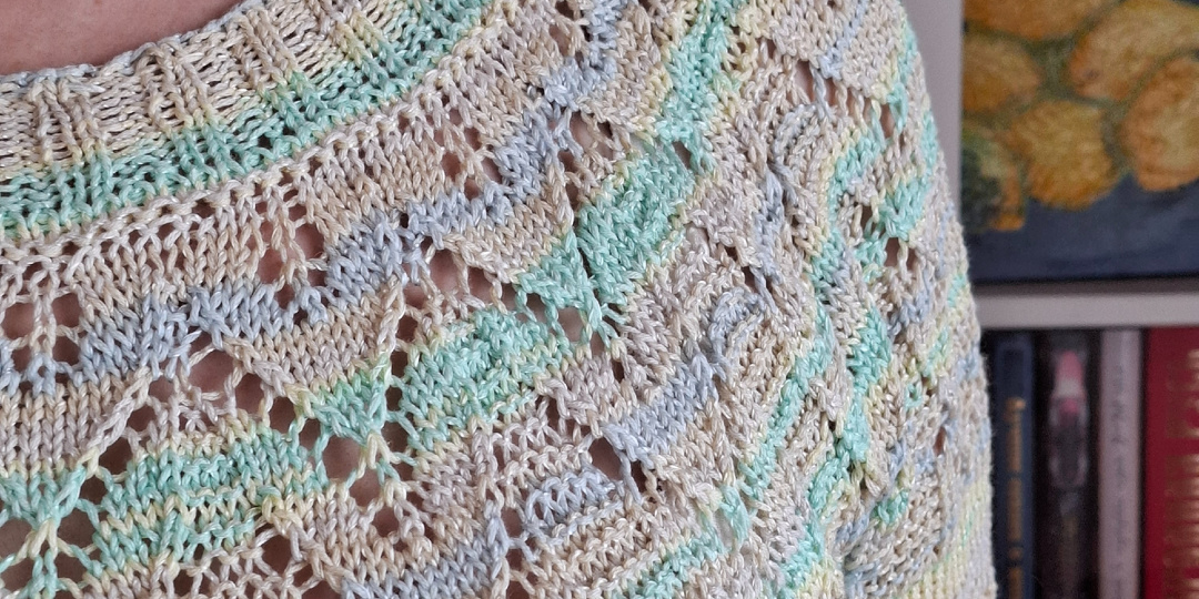 Футболка в весенних оттенках из секционной пряжи