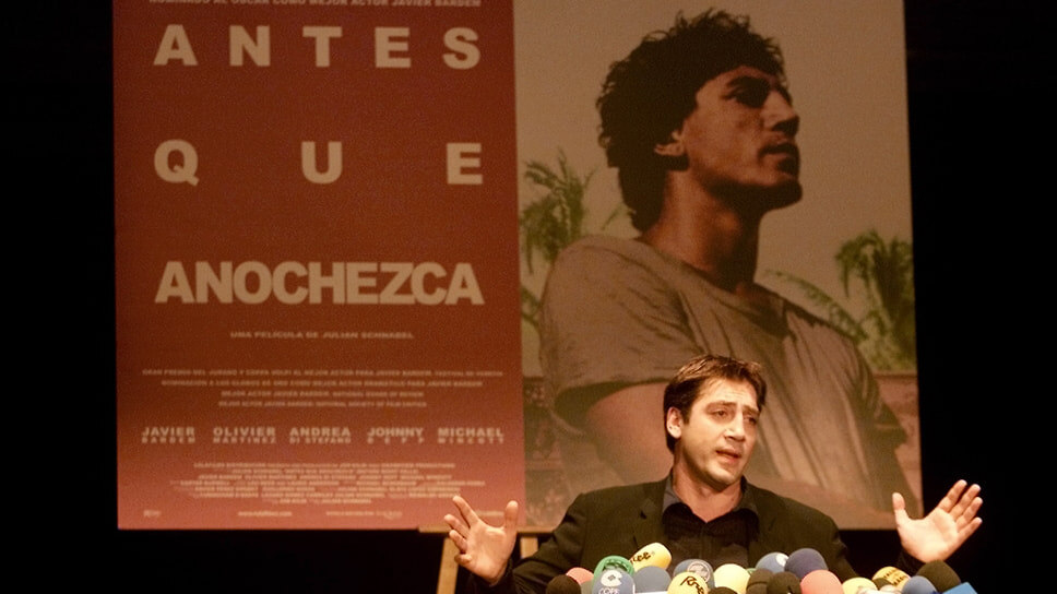 На пресс-конференции в Мадриде после номинации на «Оскар» за роль в фильме «Пока не наступит ночь» Джулиана Шнабеля, 2001 год.📷Фото: Desmond Boylan / Reuters