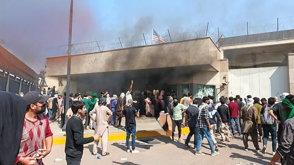     Десять протестующих против действий США погибли у консульства в Карачи t.me/کانال اخبار سپاه پاسداران