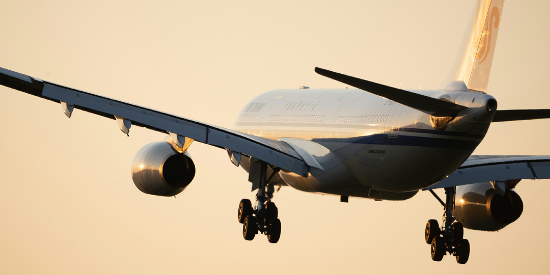 Новые правила авиаперелётов с 1 марта 2026: возврат билетов при задержке на полчаса и бесплатные места для детей