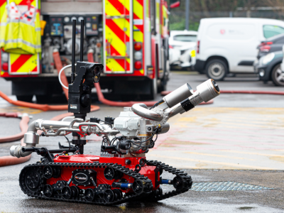    Роботы-пожарные с ИИ научились работать в команде
