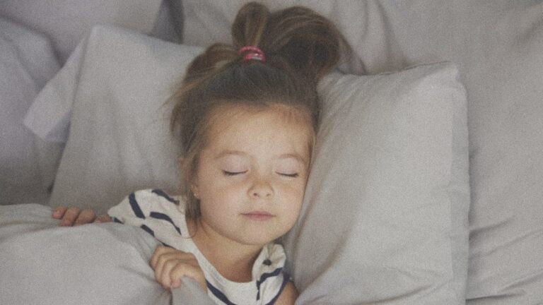    Иллюстрация к материалу: Невролог: ночные кормления после 6 месяцев — не голод, а привычка успокаиваться