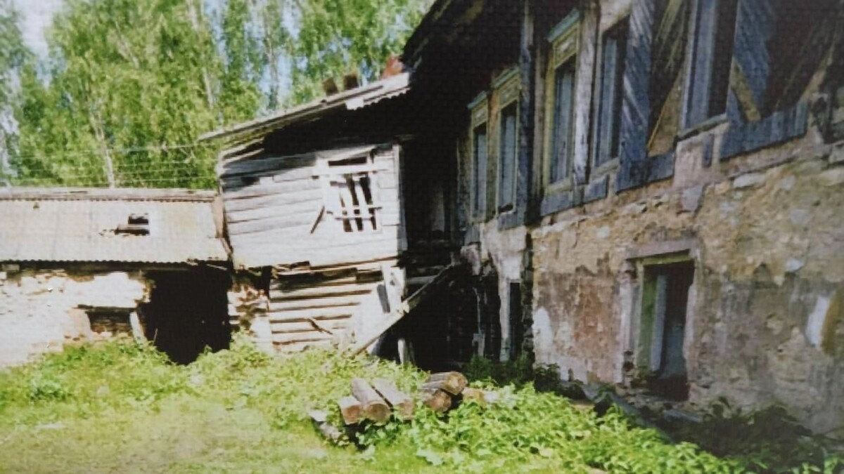    Дом Кафтанова после съемок пришёл в упадок   Из архива Любови Морозовой, директора Дуванского историко-краеведческого музея / www.vokrugsveta.ru