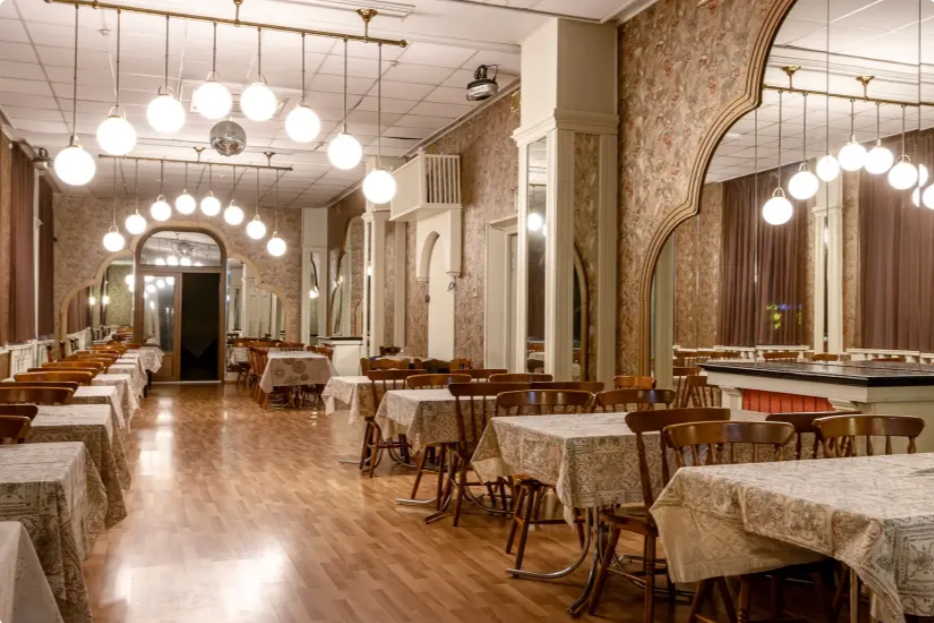 На территории работает кафе «Советская»