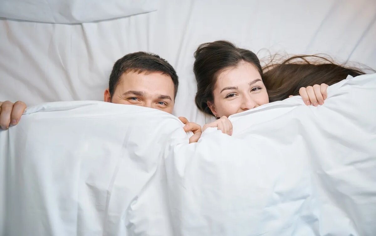    «Жирные бока, складки на животе»: как перестать стесняться своего тела в постели