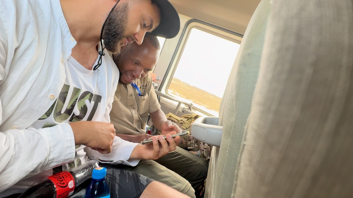 Я показываю Майклу Храм Вооруженных Сил РФ.