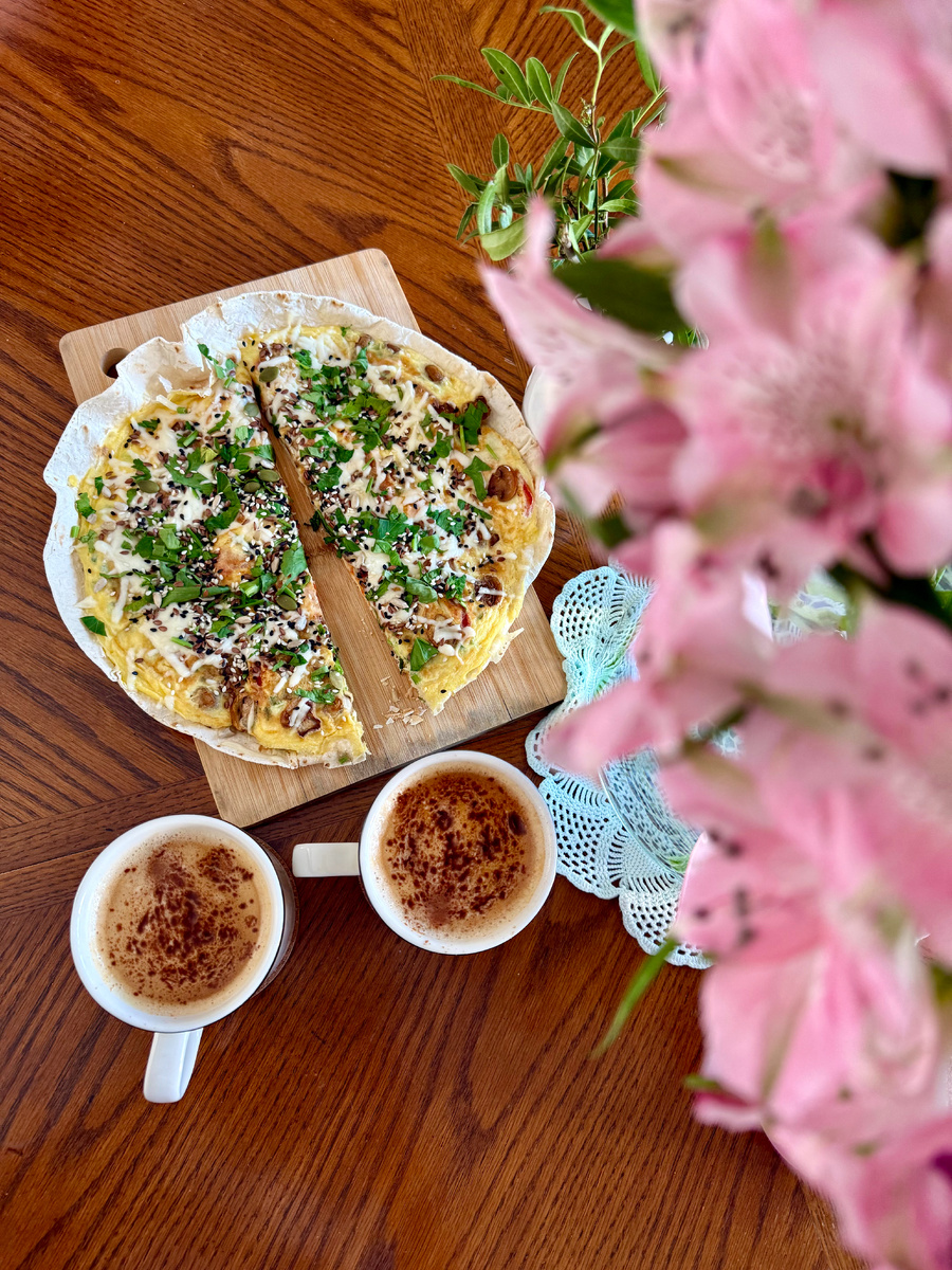 А вот со вкусной едой мне по пути!