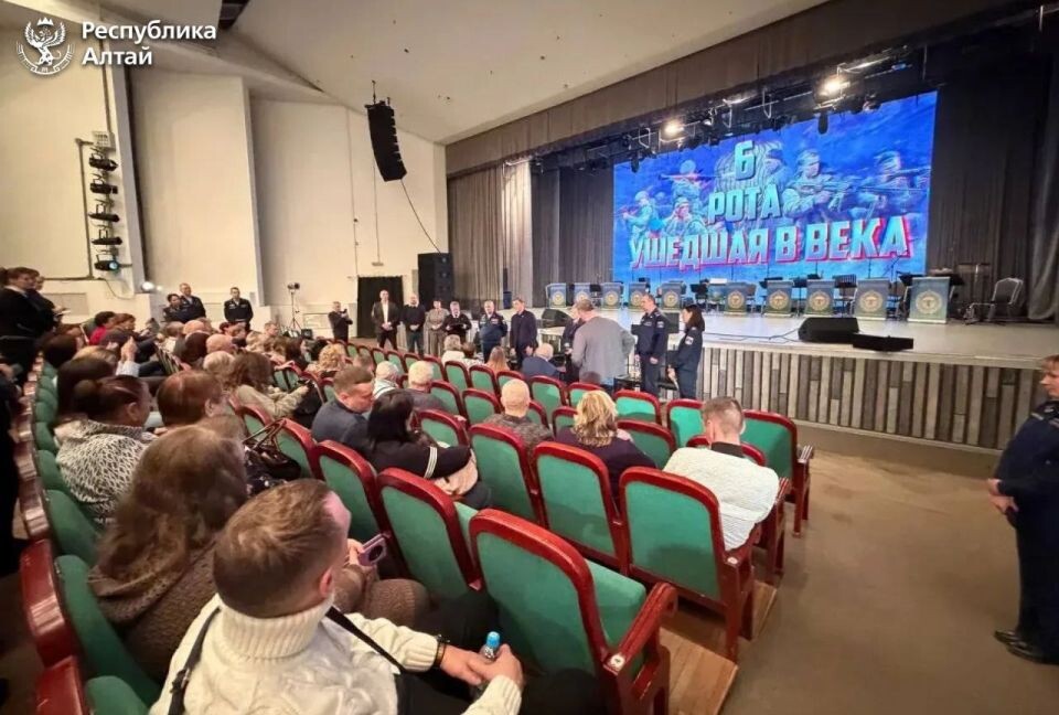    Андрей Турчак встретился с близкими погибших воинов-десантников. . Источник: t.me/altaygov