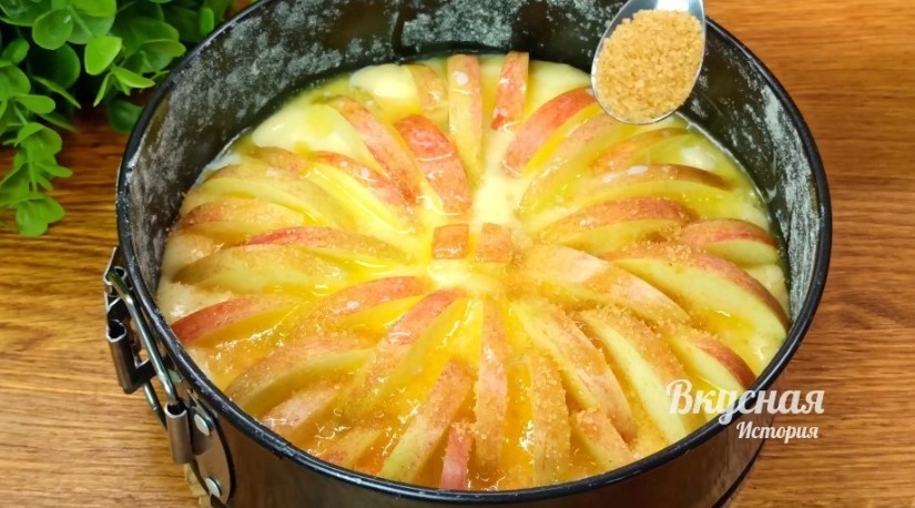 За 5 минут смешала и в духовку. Этот яблочный пирог - заставит ваших гостей, просить добавки.