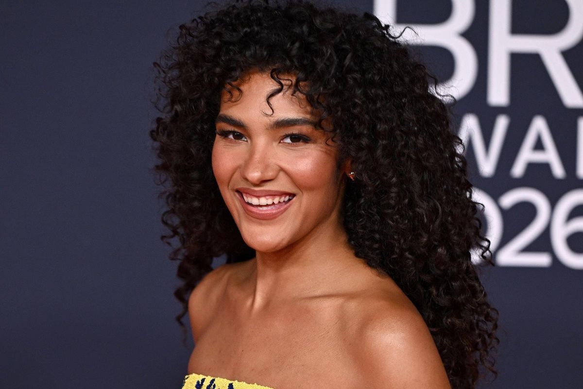     Оливия Дин расплакалась, получив три награды на премии BRIT Awards