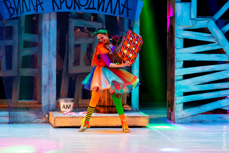    Спектакли стали программой областного фестиваля "ВОТ". Работы участников оценит жюри и зрители.