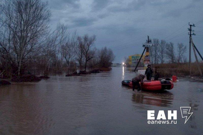    ЕАН. Затопленная улица
