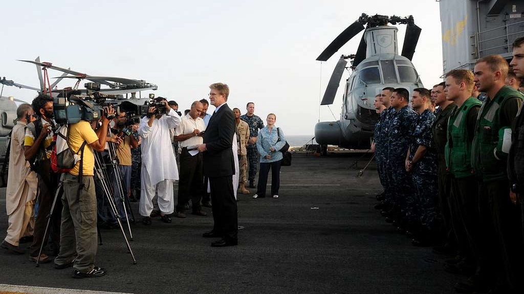     У консульства США в Карачи (Пакистан)   
[nara.getarchive.net]