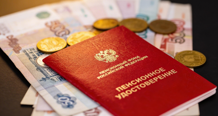    Юристы рассказали, кому повысят пенсию весной. Обложка © Shutterstock / FOTODOM / Denis.Vostrikov