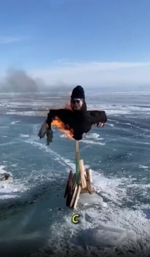 Скрин из Видео: Денис Букалов.на Масленицу сожгли чучело с фотографией певца Ярослава Дронова (Shaman)