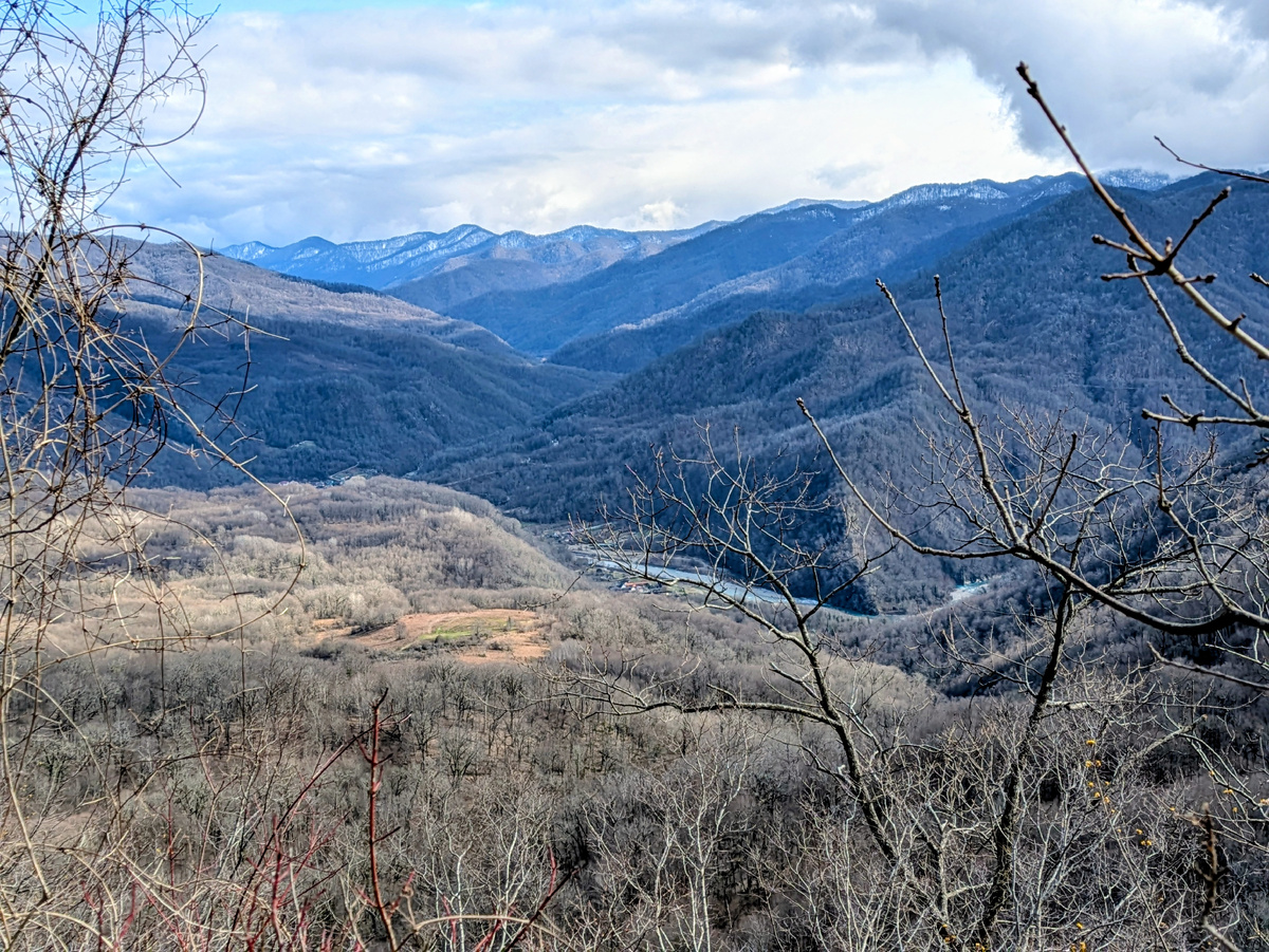 Вид на реку Псезуапсе и аул Тхагапш 