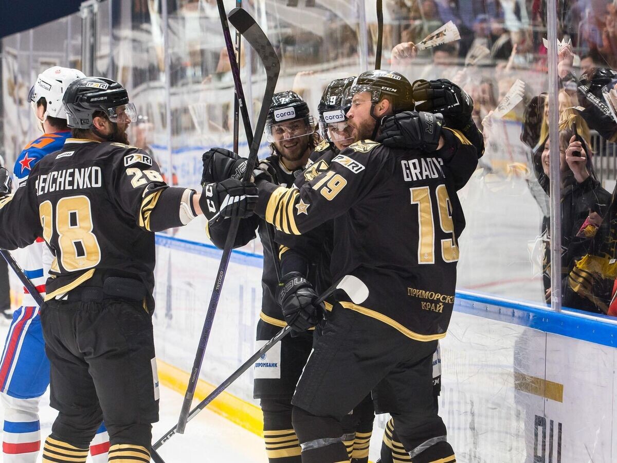    Хоккеисты "Адмирала" в матче КХЛ | © пресс-служба ХК "Адмирал"