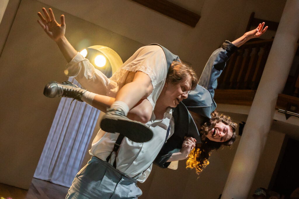    Спектакль «Безымянная звезда», «Школа драматического искусства». Фото: Анна Смолякова Источник фото: Театр To Go