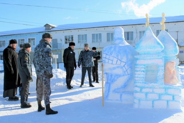 Осужденные тверских исправительных колоний создают снежные фигуры на конкурс