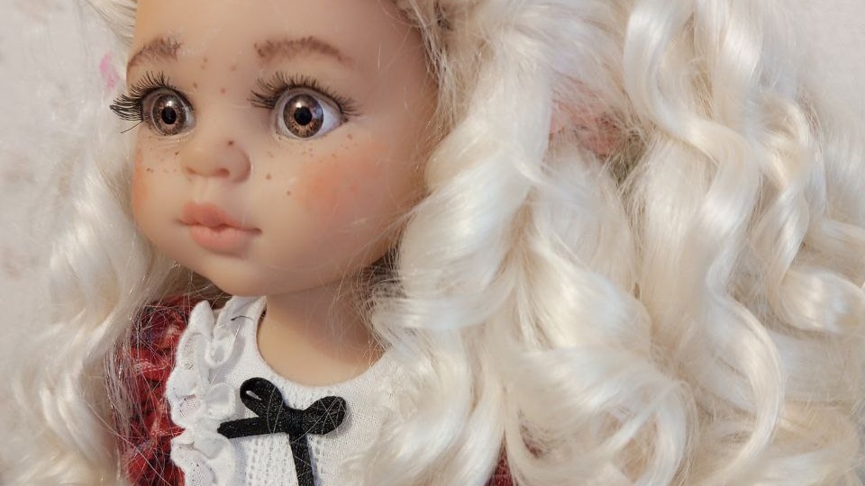 Кукла как уход от реальности или же творчество и саморазвитие.