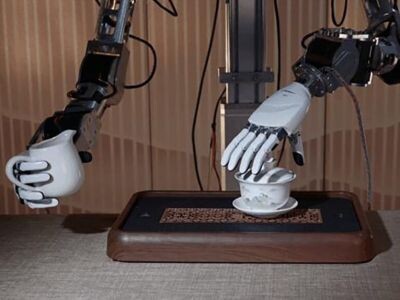    Роборука LinkerBot не уступает человеческой в точности