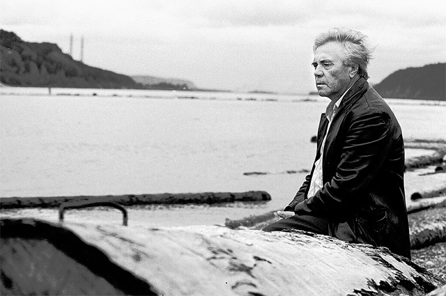 Виктор Астафьев. Фото явно намекает, что это глубокий и мудрый человек. Фото из открытых источников