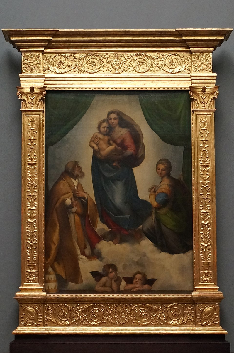 Фото с сайта https://ru.wikipedia.org/wiki/Файл:Sistine_Madonna_(original).jpg