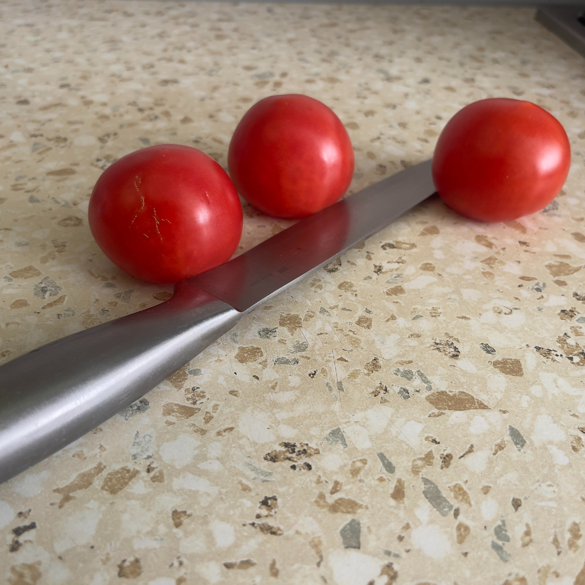 Компакт‑плита HPL: стоит ли брать и почему её выбирают для кухни