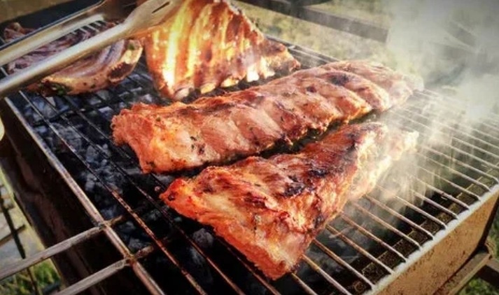 Свиные рёбрышки на мангале.