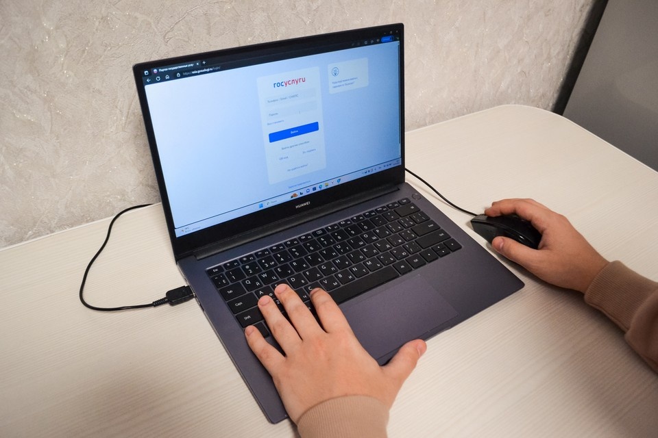   Даниил ОПАРИН