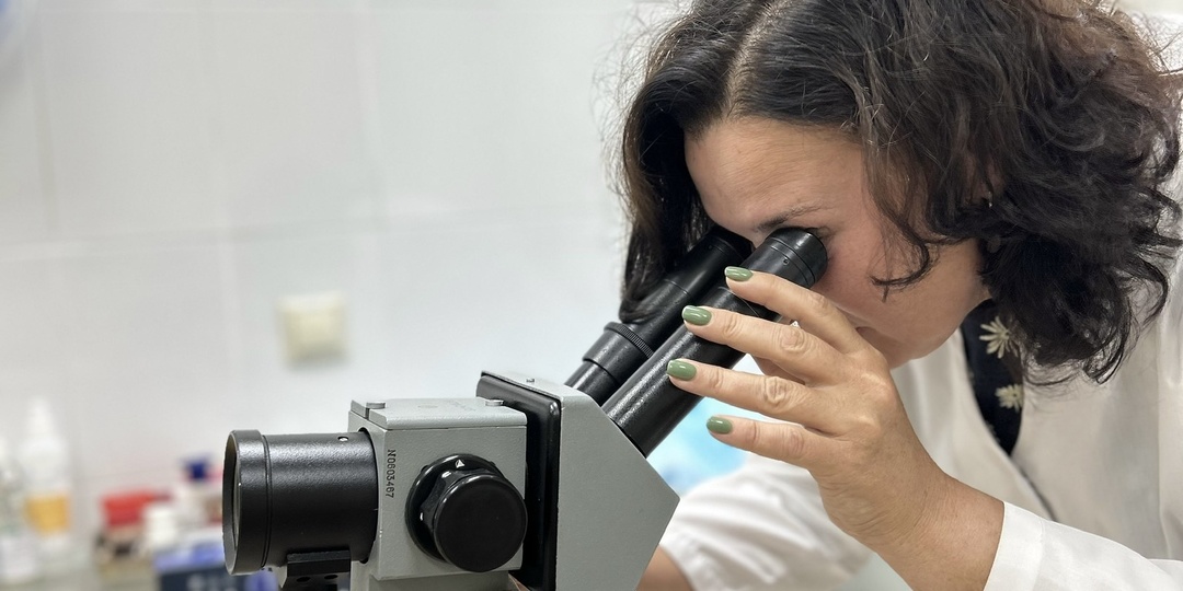 Почему тянет низ живота вне цикла - всегда ли это гинекология