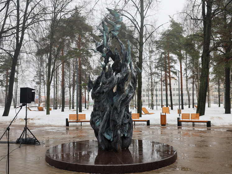     Мемориал установлен в саду Милосердия. Фото: пресс-служба Смольного