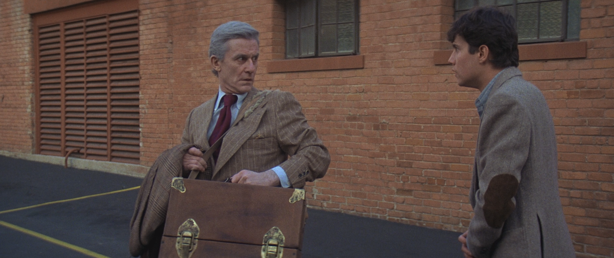 Родди МакДауэлл - актёр старой британской школы, и уже одним этим отлично вписывался в образ пугливого пожилого лицедея, всю жизнь изображавшего бесстрашного истребителя вампиров