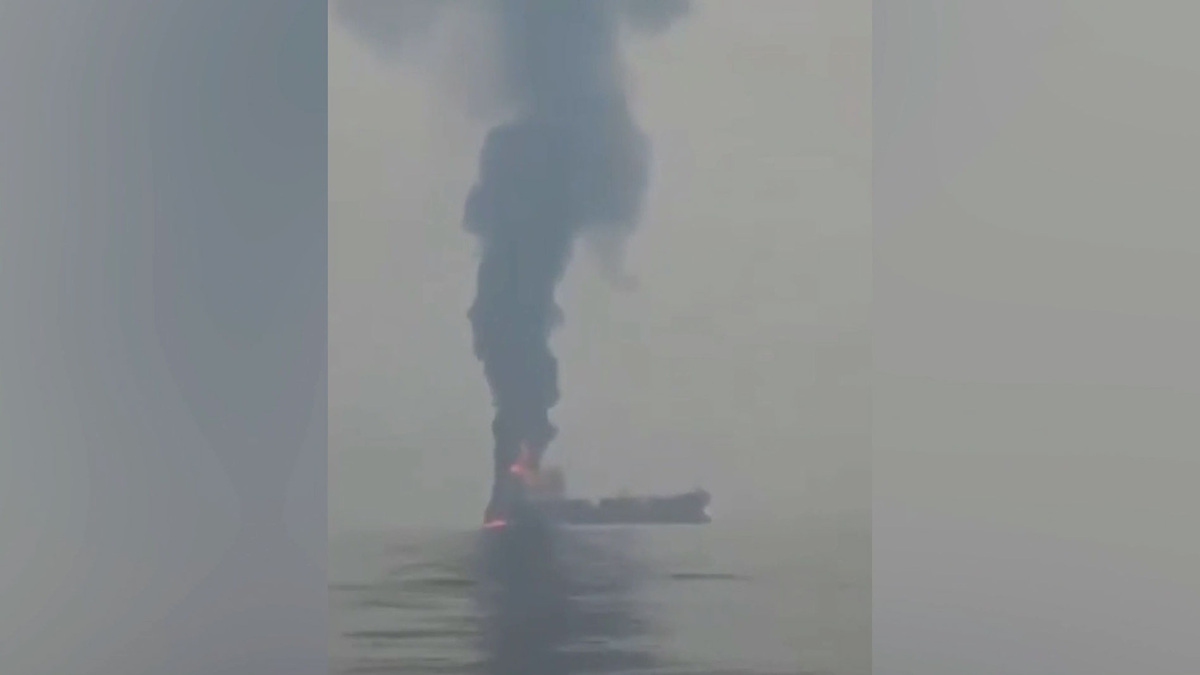    Танкер атакованный в Ормузском проливе, тонет