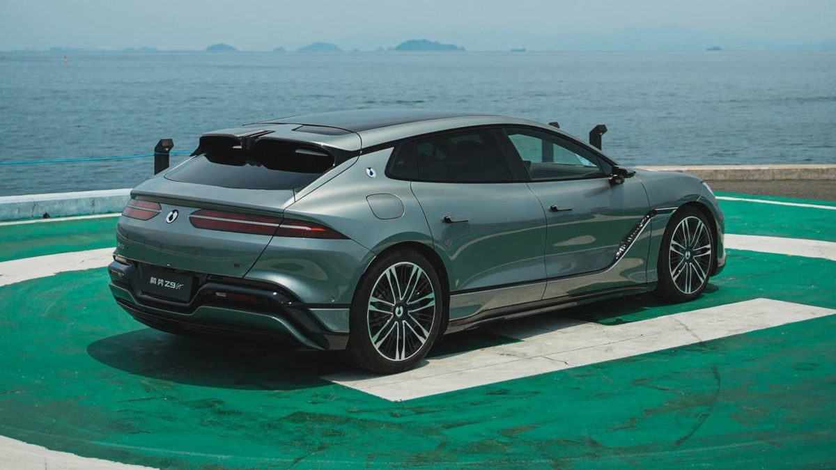 Длина — 5180 мм, ширина — 1990 мм, высота — 1500 мм. Колесная база — 3125 м.