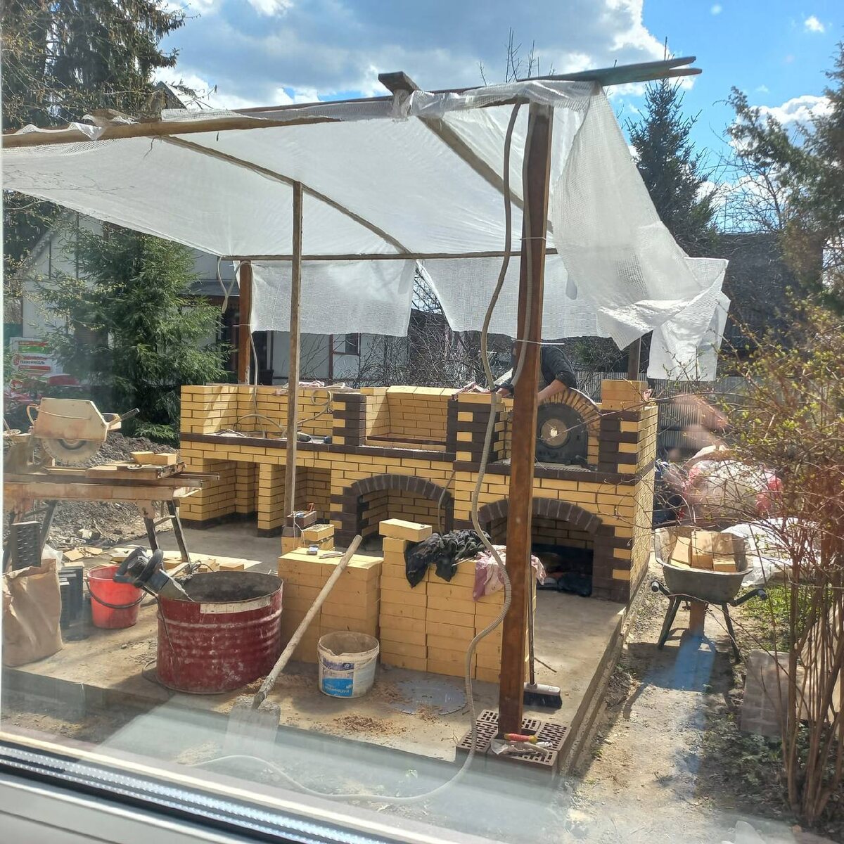 Фундамент и контуры барбекю